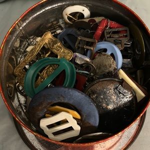 Belt buckles lot of 50